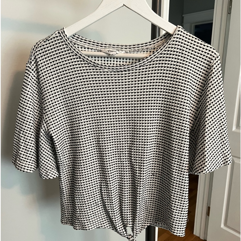 Short sleeve checkered shirt. Ties in front!